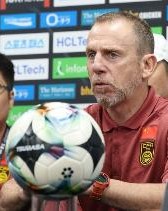 华体会官网-久尔杰维奇赛前：我和球员彼此都很了解，对韩国可以检验球队备战