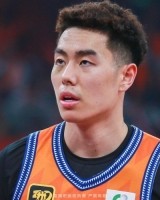 华体会官网-李添荣：全队助攻34个是我们的正常表现 盼季后赛保持好这个强度