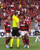 华体会官网-巴甲赌神？巴媒：弗拉门戈前锋涉嫌故意吃牌帮自己亲戚下注获益