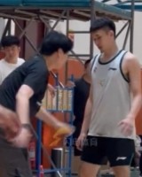 华体会官网-山东男篮今日进行队内对抗赛 邱彪给状元谢智杰“开小灶”